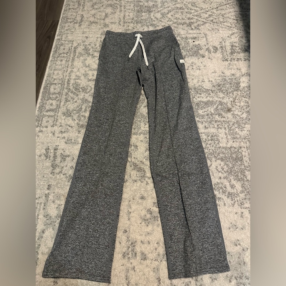 Vuori Flare Pant new without tags never worn